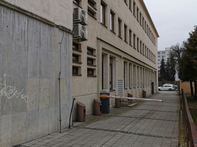 Administratívna budova v úplnom centre mesta Zvolen. 